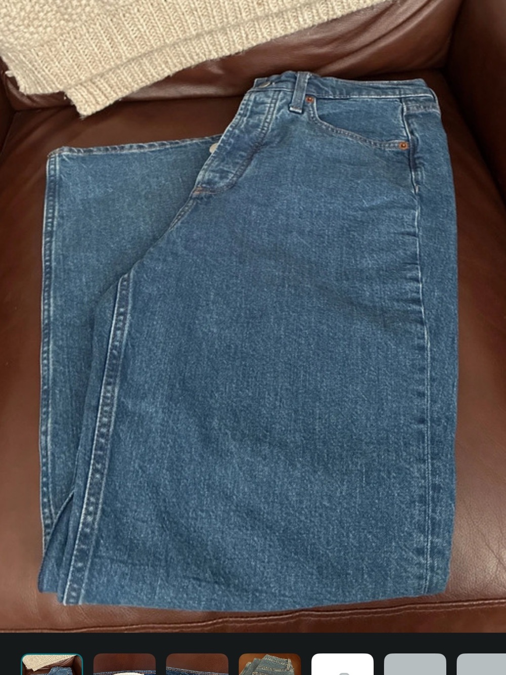 Universal Thread Womens Straight-Leg Denim Jeans in Blue
